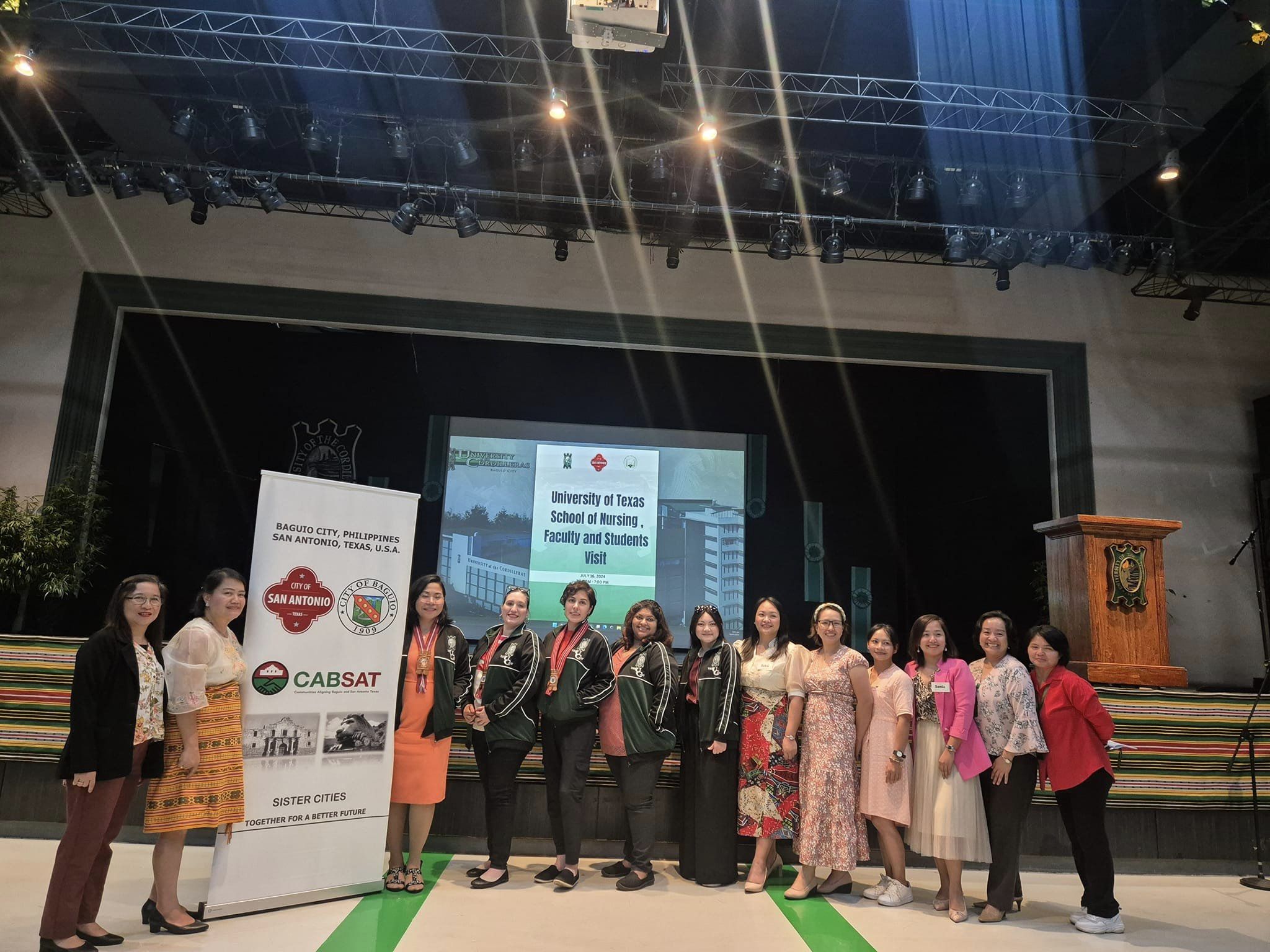 UC College of Nursing Welcomes Delegates from the University of Texas School of Nursing